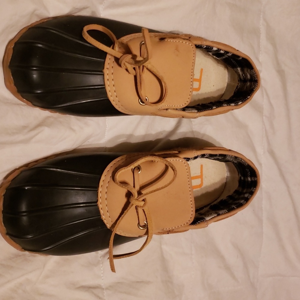 Rain shoes